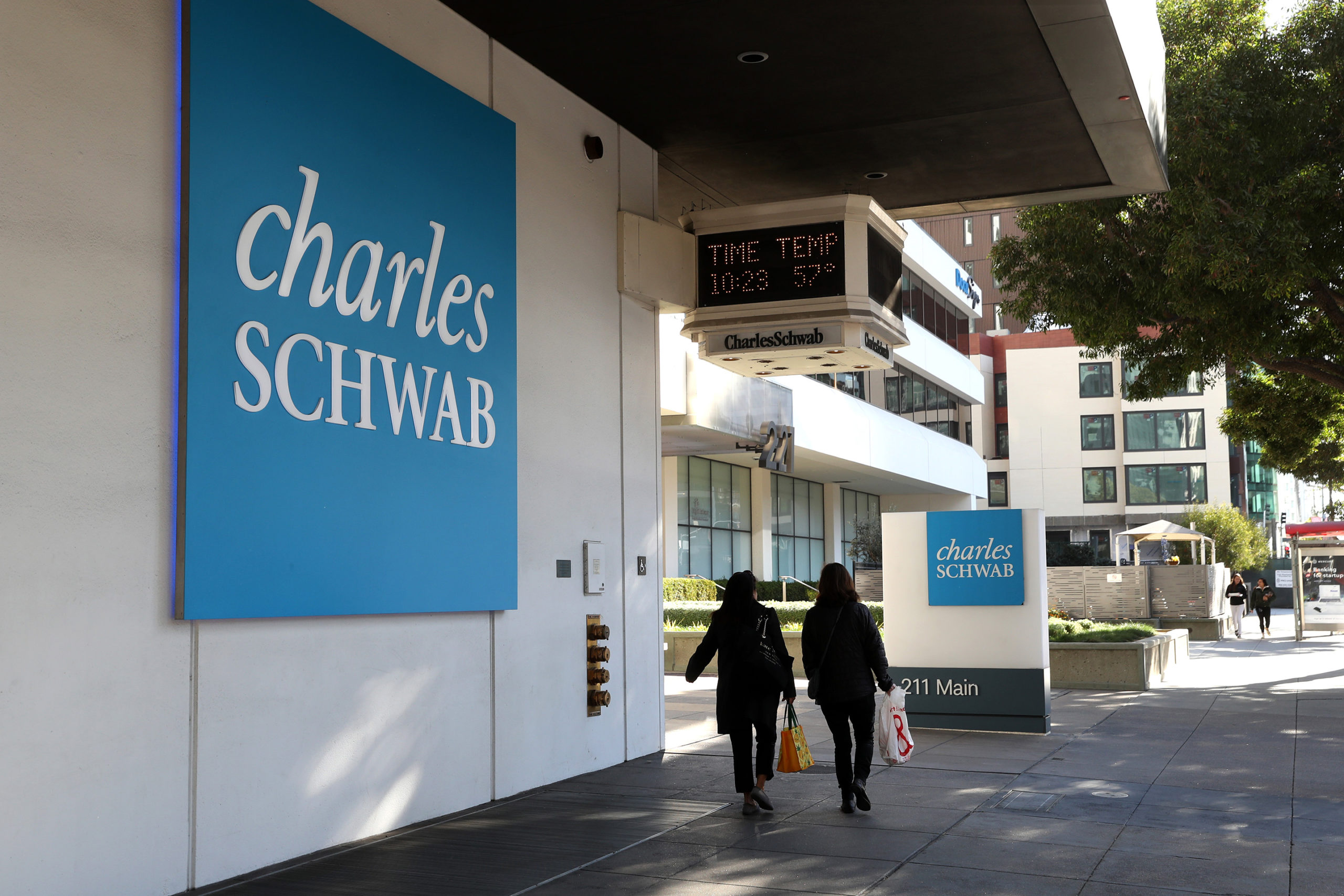 charles schwab kripto ekonomi etfsi icin sece basvuru yapti 2